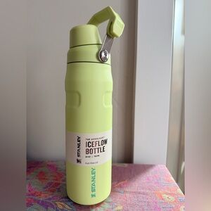 The 24oz Stanley aerolight iceflow bottle in Citron. Brand NEW